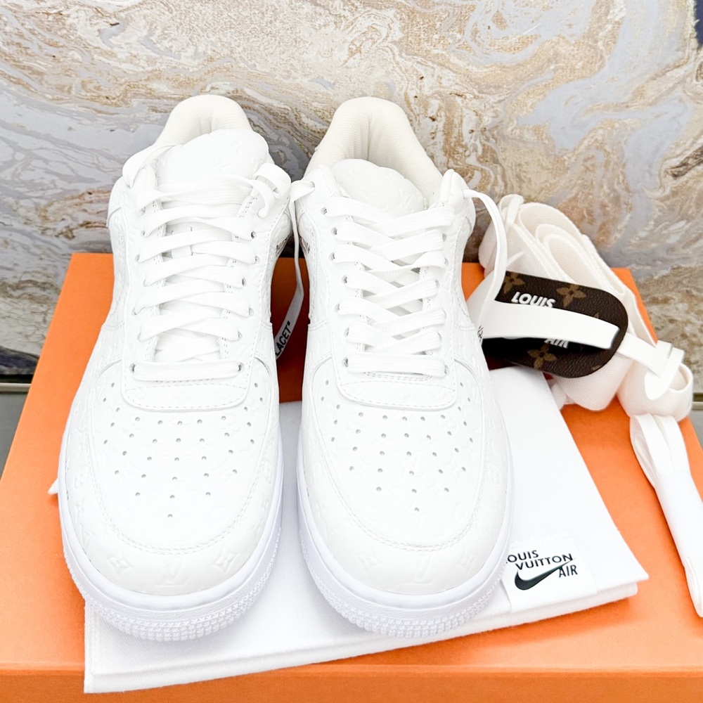 Louis Vuitton X NIKE AIR FORCE 1 Calfskin Monogram Mens Low Top White Sneakers - Picture 3 of 15